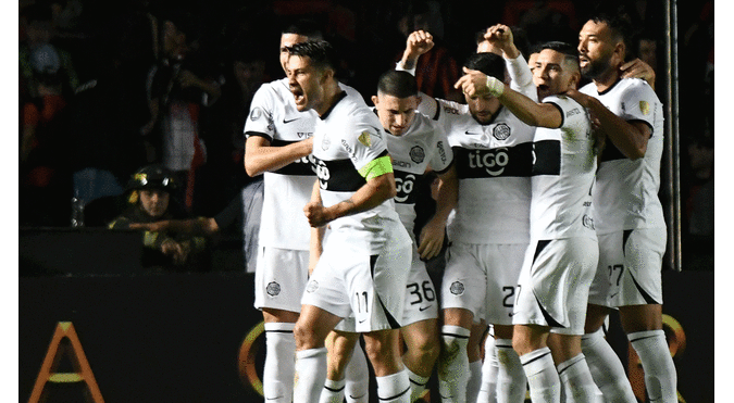 Cardozo celebra el gol de Olimpia