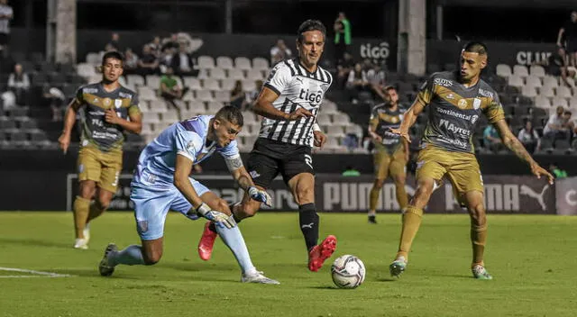 ¿Cómo funciona una temporada en la Primera División de Paraguay y formato de competición?