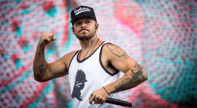 Residente es reconocido como el "Mejor Rapero de la Historia en Español" or Billboard. Residente es reconocido como el "Mejor Rapero de la Historia en Español" or Billboard.