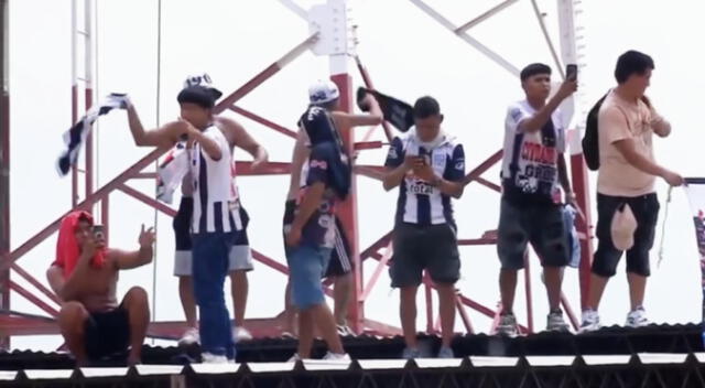 Hinchas de Alianza Lima retrasaron partido ante Alianza Atlético