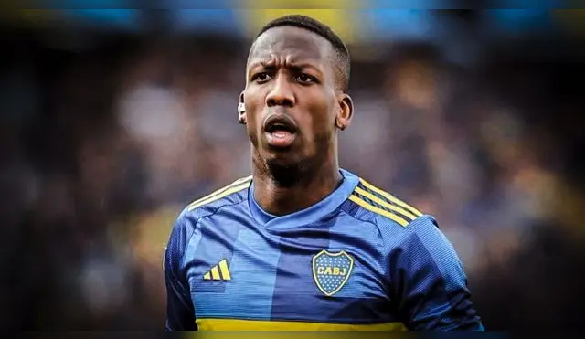 Luis Advíncula quedó fuera del once que probó Boca Juniors.