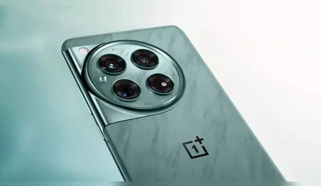 El OnePlus 12 es un smartphone chino en el Top 3 de AnTutu, supera al Galaxy S24 Ultra de Samsung.