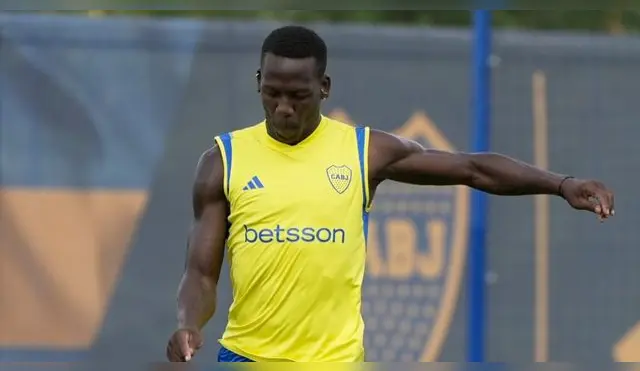 Advíncula podría renovar su contrato con Boca Juniors.