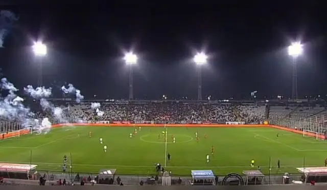 Universitario vs. Colo Colo terminó con actos de violencia en las tribunas.