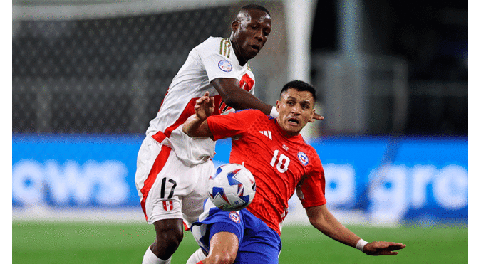 Luis Advíncula con Alexis Sánchez durante la Copa Amperica