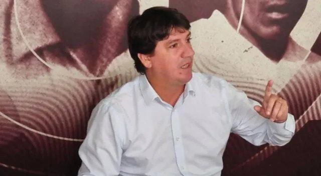 Jean Ferrari se pronunció tras el polémico arbitraje en el Universitario vs Sport Huancayo Jean Ferrari se pronunció tras el polémico arbitraje en el Universitario vs Sport Huancayo