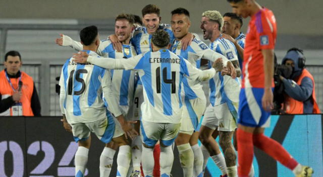 Argentina goleó 3-0 a Chile en el Monumental.