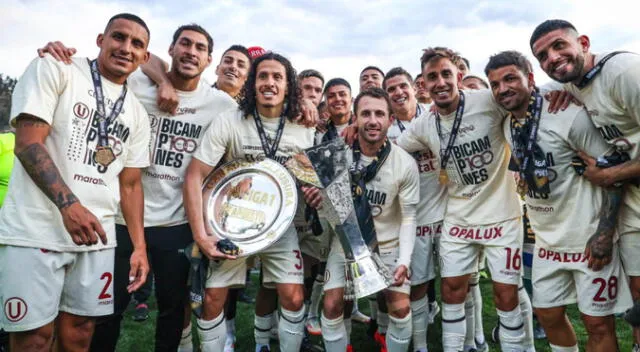 Universitario salió bicampeón nacional en el año de su Centenario Universitario salió bicampeón nacional en el año de su Centenario