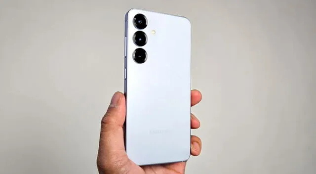 Conoce las diferencias entre los dos teléfonos más vendidos de Samsung. Conoce las diferencias entre los dos teléfonos más vendidos de Samsung.