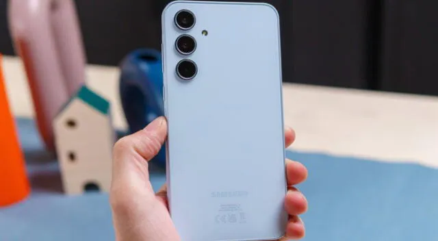 No hace falta tirar tu dinero con el iPhone 15, pues este Samsung de 300 dólares lo hace todo mejor No hace falta tirar tu dinero con el iPhone 15, pues este Samsung de 300 dólares lo hace todo mejor