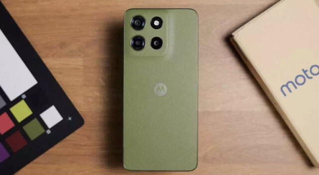 Este celular fue lanzado a finales de 2024  tiene una versión con uno de los colores más lindos del mercado de los celulares.