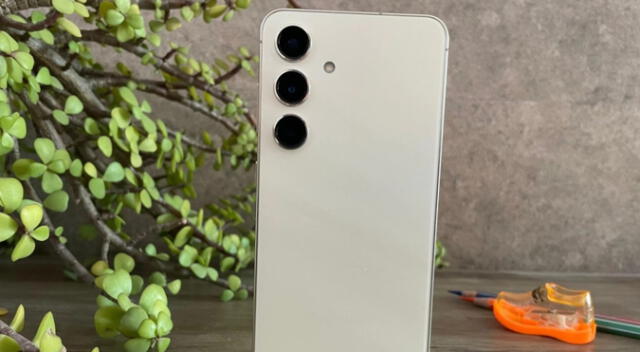 Este celular te va a impresionar, ya que pese a su tamaño pequeño es uno de los más potentes que encontrarás.