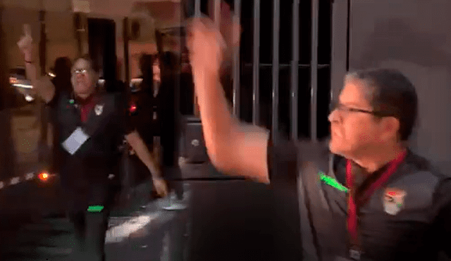 El DT de Bolivia arremetió contra los efectivos policiales a poco del partido ante Perú.