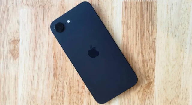 El iPhone 16e es uno de los teléfonos  más potentes y baratos de Apple. Conoce si vale la pena comprarlo antes de la llegada del iPhone 17.