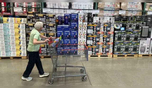 Una mujer sufrió un accidente dentro de las instalaciones de Costco en California.