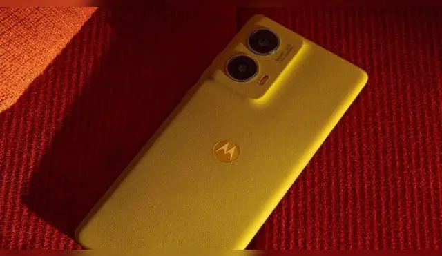 Gracias a la alianza con Pantone, este Motorola tiene colores impresionantes.
