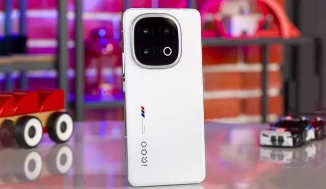 Según AnTuTu, el iQOO 13 es el teléfono más potente del mundo y supera por mucho al Galaxy S25 Ultra y iPhone 16 Pro Max.