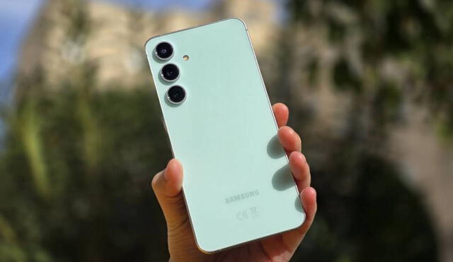 El Samsung Galaxy S24FE es un teléfono de gama alta que supera al Galaxy A56 y es mucho más bajo. El Samsung Galaxy S24FE es un teléfono de gama alta que supera al Galaxy A56 y es mucho más bajo.