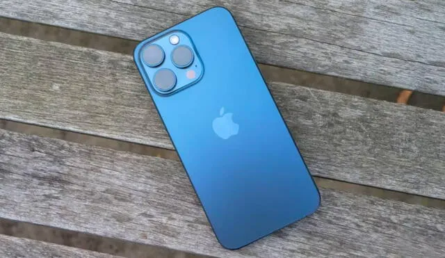 El iPhone 15 Pro Max es el teléfono más potente y barato de Apple para este 2025. Supera en todo al Galaxy S25 Ultra y es más barato.