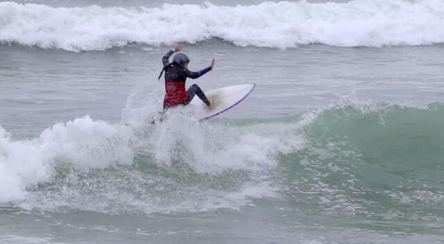 La playa Punta Roquitas de Miraflores fue el escenario de la segunda fecha del Circuito de Surf Universitario e Interescolar Copa PVD Motor, con más de 200 tablistas participantes. La playa Punta Roquitas de Miraflores fue el escenario de la segunda fecha del Circuito de Surf Universitario e Interescolar Copa PVD Motor, con más de 200 tablistas participantes.