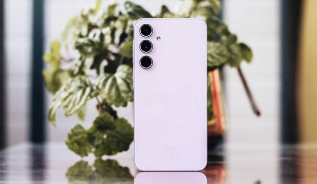 El Galaxy A55 5G es uno de los teléfonos de Samsung más destacados y su precio ha bajado al mínimo.
