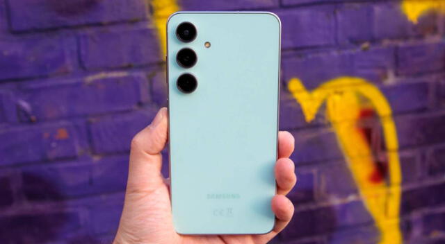 Este Galaxy S24 FE de Samsung es uno de los gama alta más baratos y  potentes para este 2025.