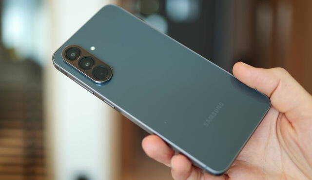 El Samsung Galaxy A56 5G es uno de los mejores teléfonos de gama media y su precio ha bajado demasiado.