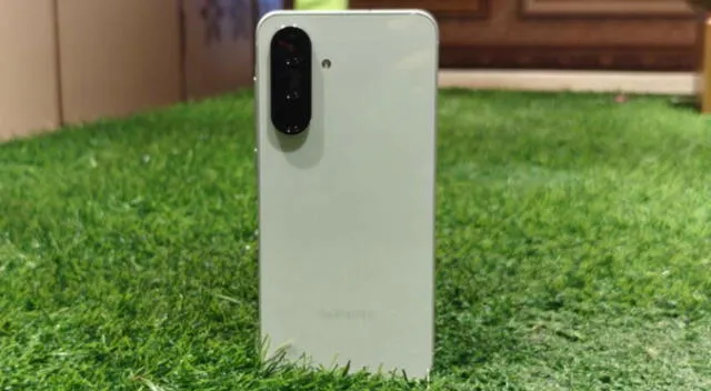 Este celular surcoreano dispone de una de las mejores cámaras en su rubro.