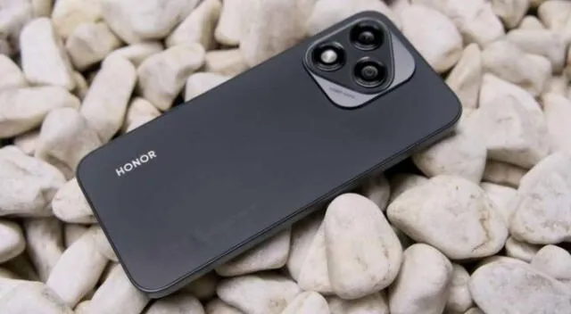 Este celular tiene un formidable rendimiento de la batería por su precio. Este celular tiene un formidable rendimiento de la batería por su precio.