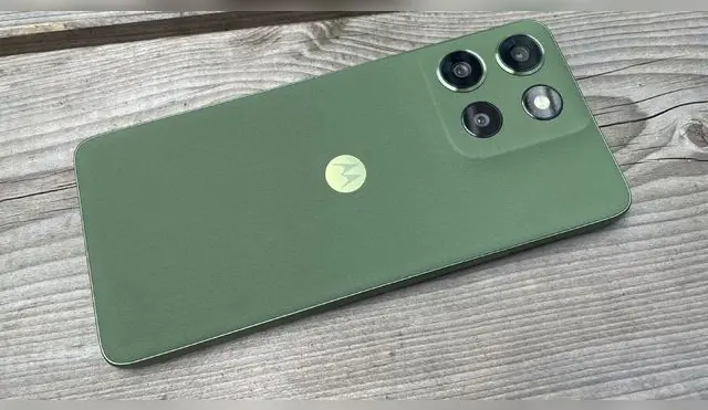 Este nuevo celular de Motorola se porta muy bien para el uso diario. Este nuevo celular de Motorola se porta muy bien para el uso diario.