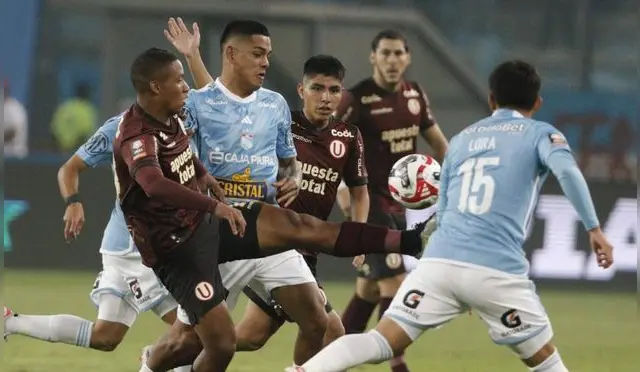Universitario igualó 0-0 ante Cristal por la fecha 13. Universitario igualó 0-0 ante Cristal por la fecha 13.