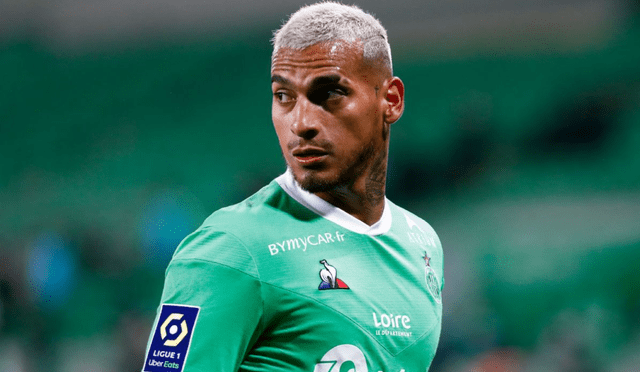 Miguel Trauco podría jugar en Chile.