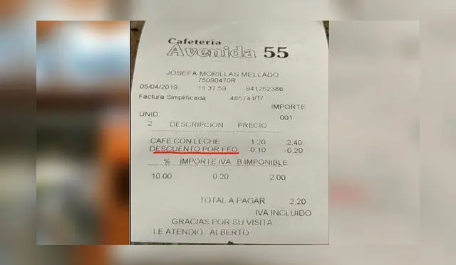 Cafetería genera polémica al hacer descuento a cliente feo
