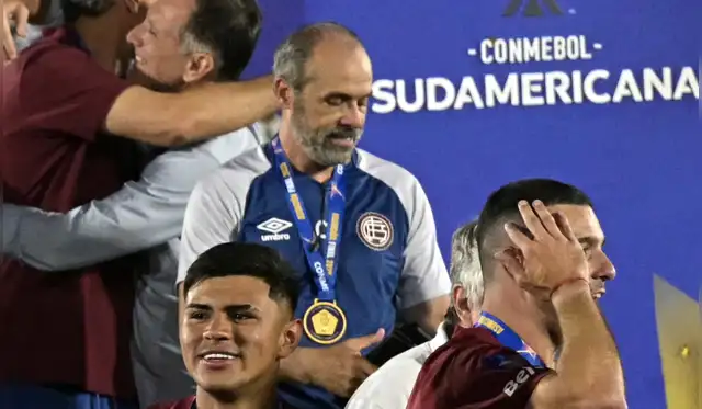 Carlos Compagnucci salió campeón de la Copa Sudamericana 2025 con Lanús Foto: AFP Carlos Compagnucci salió campeón de la Copa Sudamericana 2025 con Lanús Foto: AFP