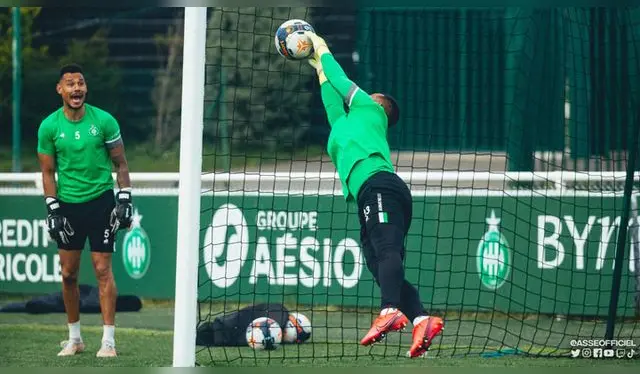 Miguel Trauco entrenó como portero con Saint-Étienne.   