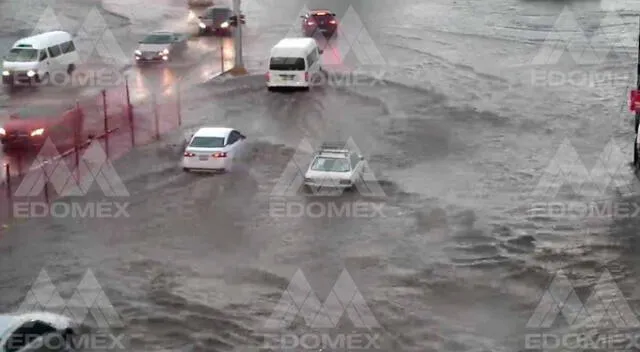 <em> El C5 de Ecatepec alertó de las fuertes inundaciones en las diferentes vialidades.</em>   