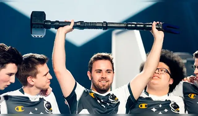 Canadian R6 Siege