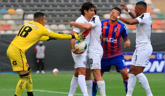 Roberto Ovelar con Deportivo Municipal Roberto Ovelar con Deportivo Municipal
