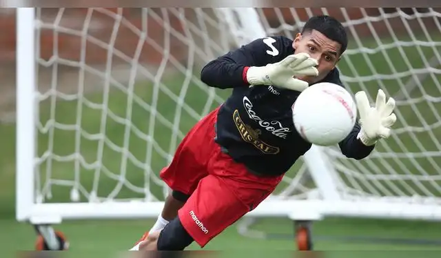 Ángelo Campos se sumó a los entrenamientos de la Selección Peruana. (Foto: FPF)   