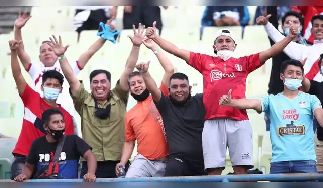 Hinchas presentes en el estadio Olímpico de Caracas. (Foto: FPF) Hinchas presentes en el estadio Olímpico de Caracas. (Foto: FPF)