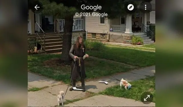  Un hombre vestido de 'caballero' es capado paseando con sus perros / Foto: <strong>Google Maps</strong>   