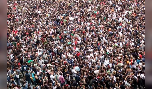 Reto viral: ¿Puedes hallar a los 8 rostros conocidos en la imagen? / Foto: <strong>Facebook</strong> Reto viral: ¿Puedes hallar a los 8 rostros conocidos en la imagen? / Foto: <strong>Facebook</strong>