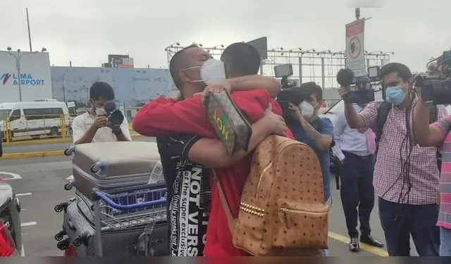 Rodrigo Vilca se emocionó al ver a su padre. (Foto: Erwin Valenzuela - URPI GLR)   