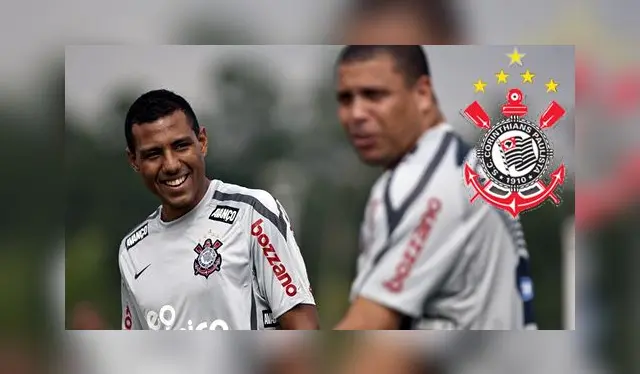 Luis Ramírez y Ronaldo Nazario en Corinthians.   