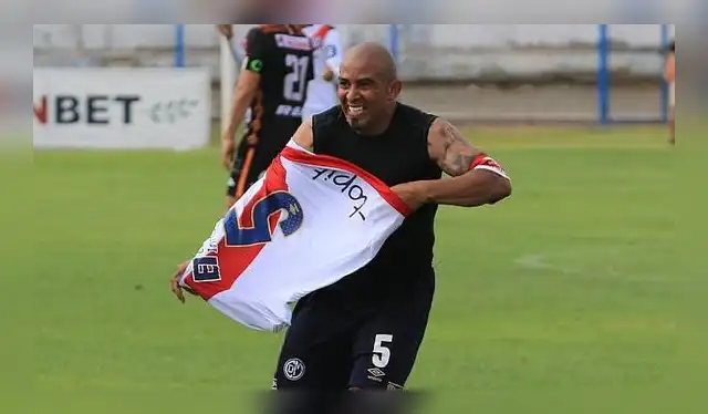 Egidio Arévalo Ríos con Deportivo Municipal.   