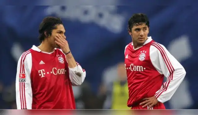 Paolo Guerrero y Claudio Pizarro compartiendo equipo en el Bayern Múnich.   