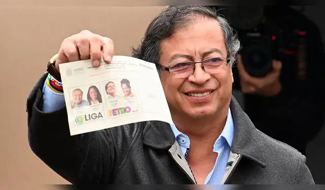 En su tercera participación por llegar a la presidencia, Gustavo Petro logró ganar. | Foto: AFP   