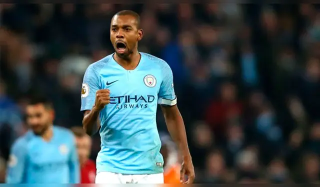 Fernandinho acabó contrato con Manchester City   
