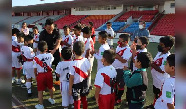 <strong>Christian Cueva compartió con niños de Trujillo</strong>   