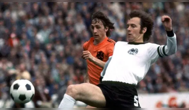 Franz Beckenbauer vs. Johan Cruyff Franz Beckenbauer vs. Johan Cruyff